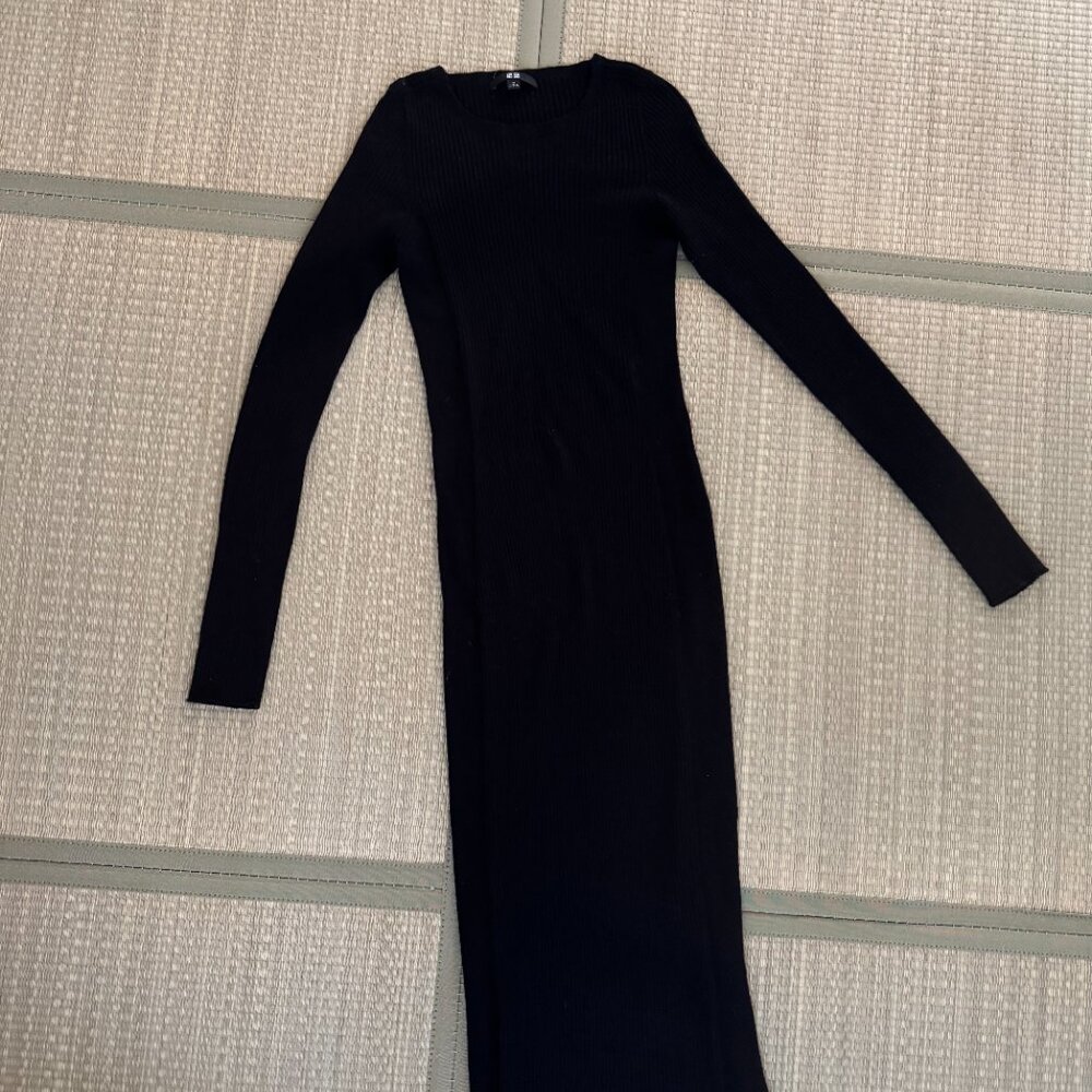 Uniqlo 100% wool ribbed calf-lenght dress (morticia addams would wear!)